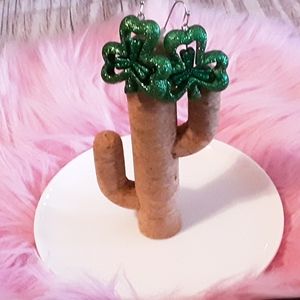 💎Glittery Green  Clover fish hook earrings💎